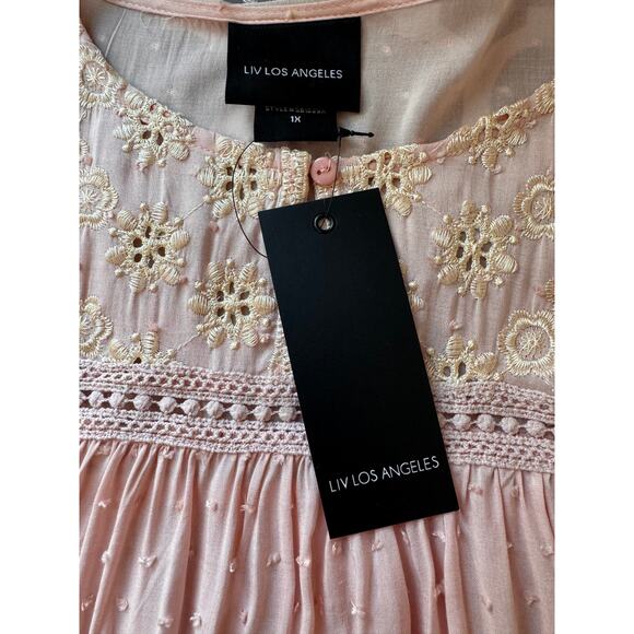 New LIV LOS ANGELES Women's Blush Embroidered Swiss Dot Blouse Size 1X - Picture 6 of 7